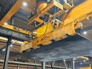 Effizienzsteigerung in der Produktion bei UnionStahl durch leistungsstarke Kranmagnete in Halle 1