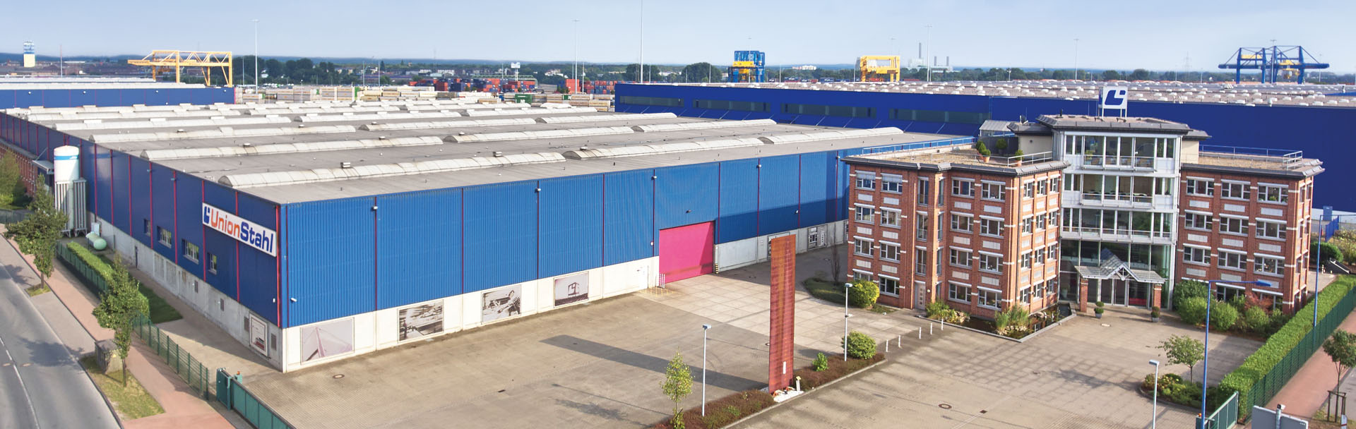 Die Verwaltung und die Hallen 1 bis 6 in Duisburg.