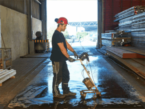 Zerstörungsfreie Ultraschallprüfung von Stahlblechen zur Qualitätskontrolle und Fehlererkennung