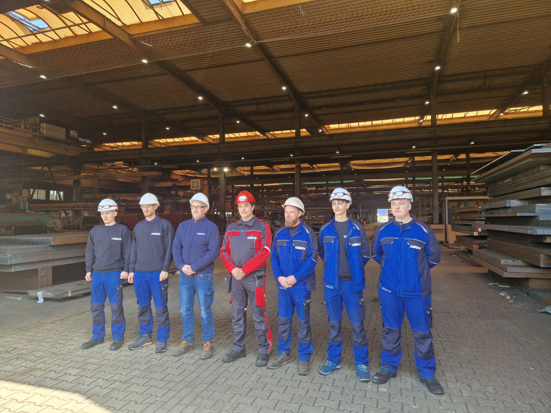 Moderne Arbeitskleidung für Lagermitarbeitende bei UnionStahl mit praktischem Wäscheservice für den Arbeitsalltag