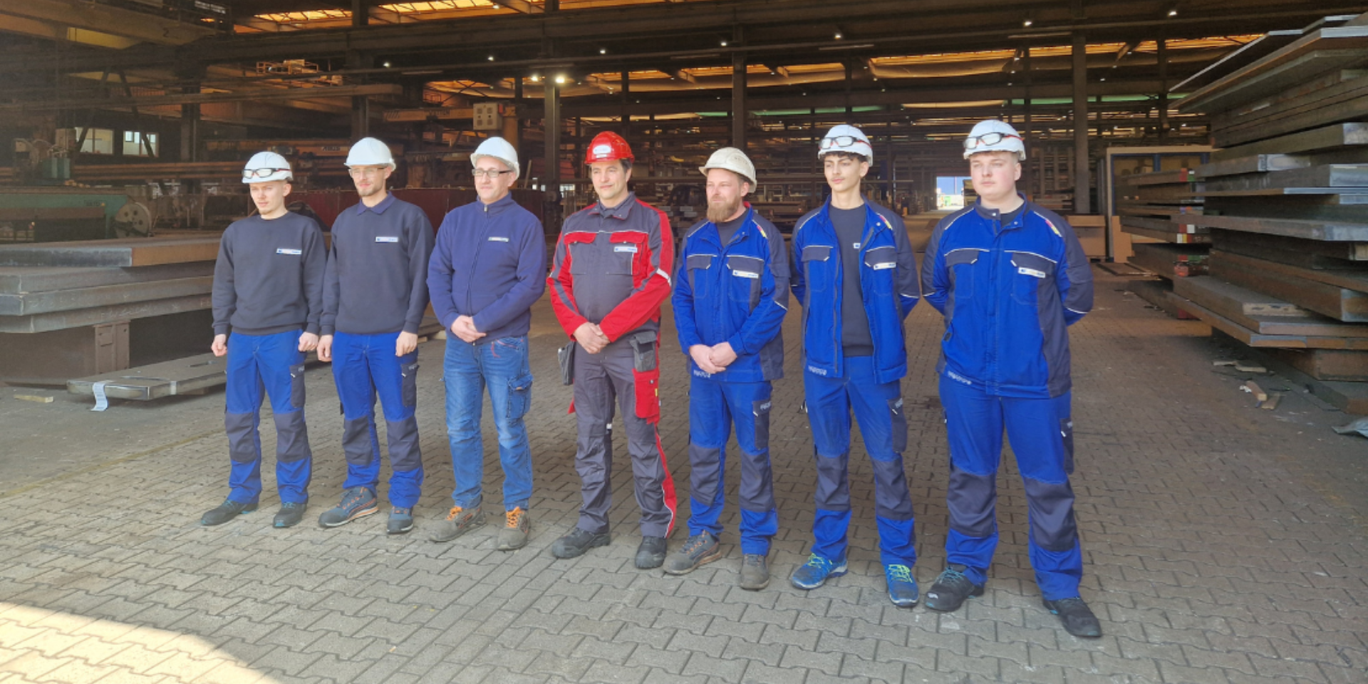 Moderne Arbeitskleidung für Lagermitarbeitende bei UnionStahl mit praktischem Wäscheservice für den Arbeitsalltag